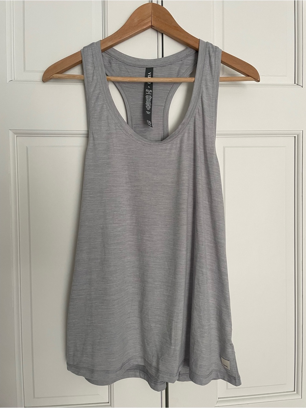Vuori Lux Performance Tank Top in Platinum Heather Size XL